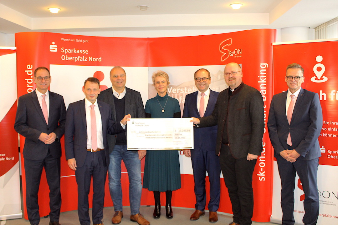 Mehr als 10.000 Euro für Schulen und Kindergärten