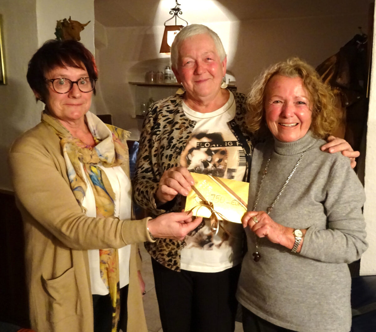 Waldthurner Frauen spenden an Vohenstraußer Tafel