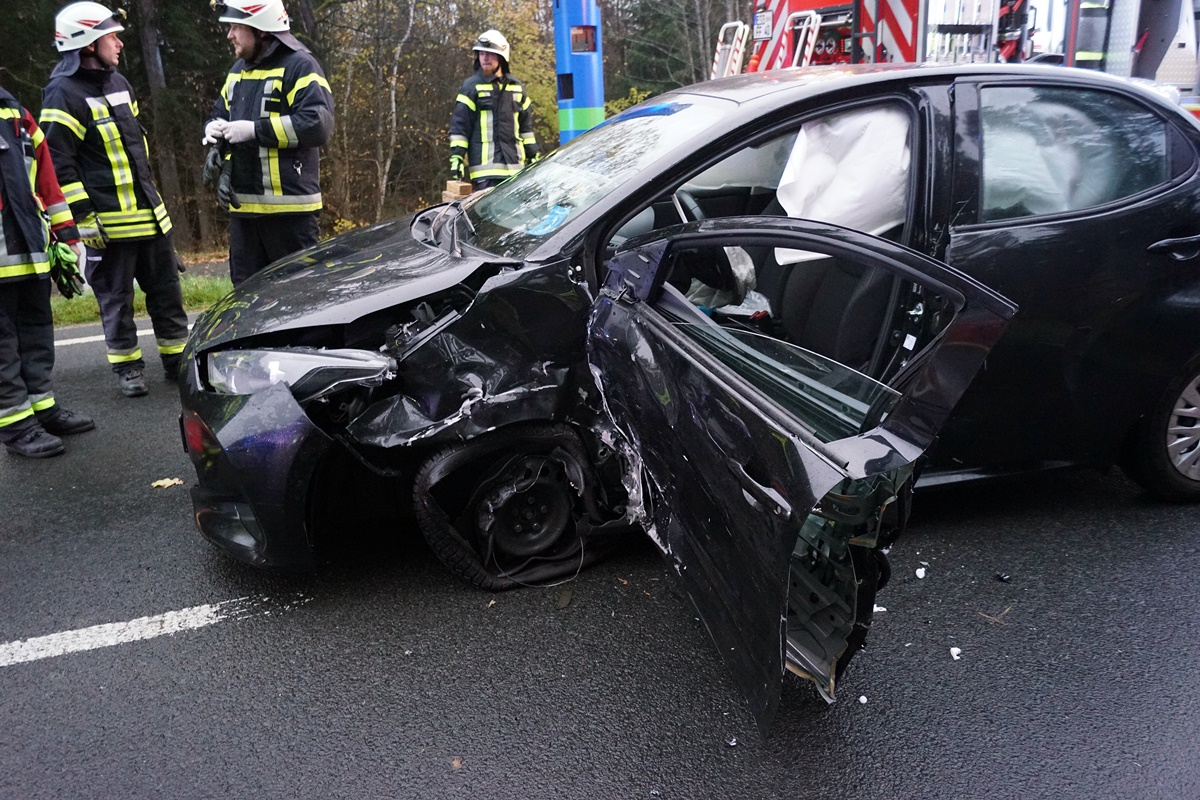 Schwerer Verkehrsunfall auf der B470 bei Eschenbach