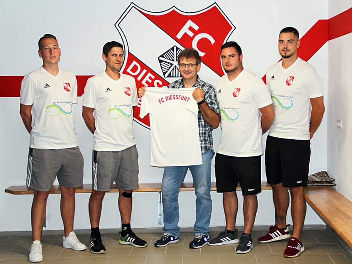 Fußballer des FC Dießfurt bekommen neue Aufwärmtrikots