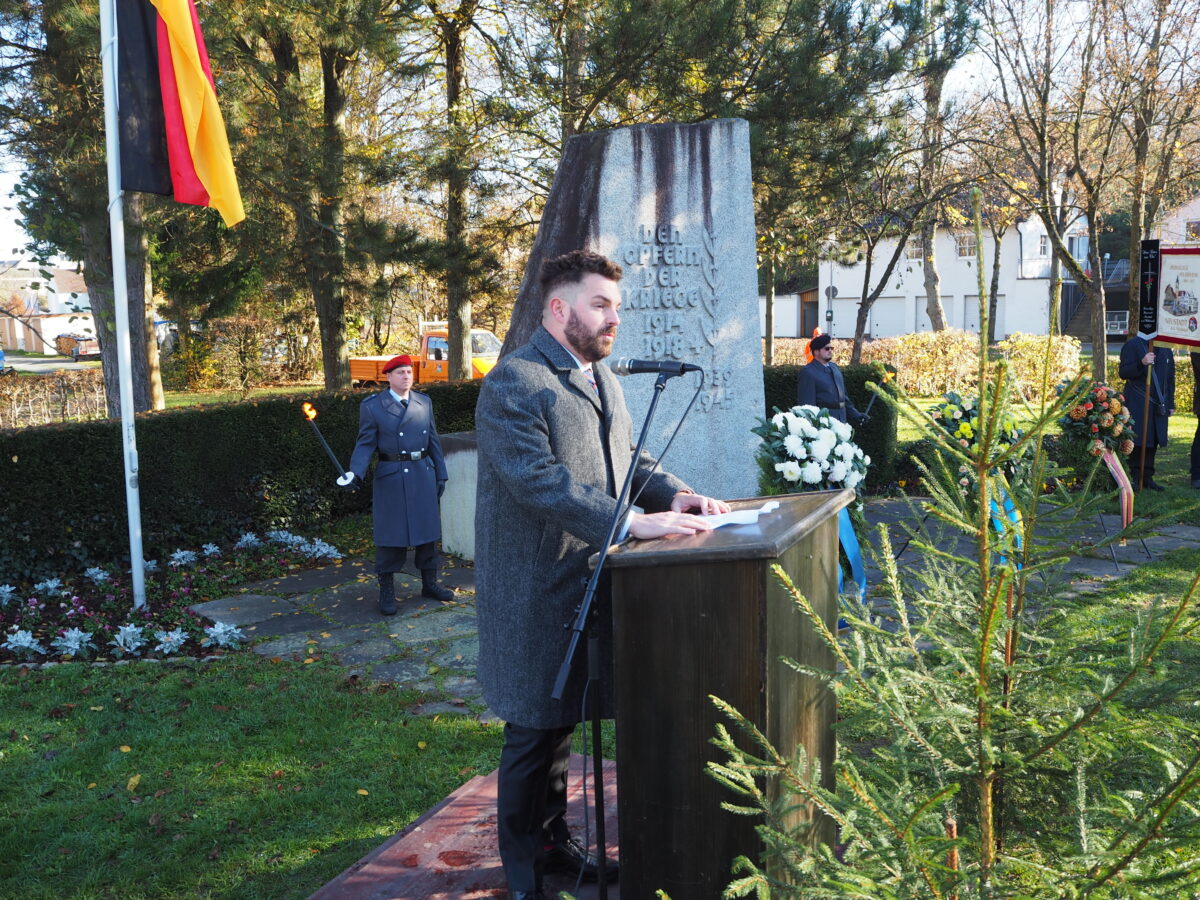 „Gut, dass wir weniger geworden sind“: Volkstrauertag in Neustadt/WN