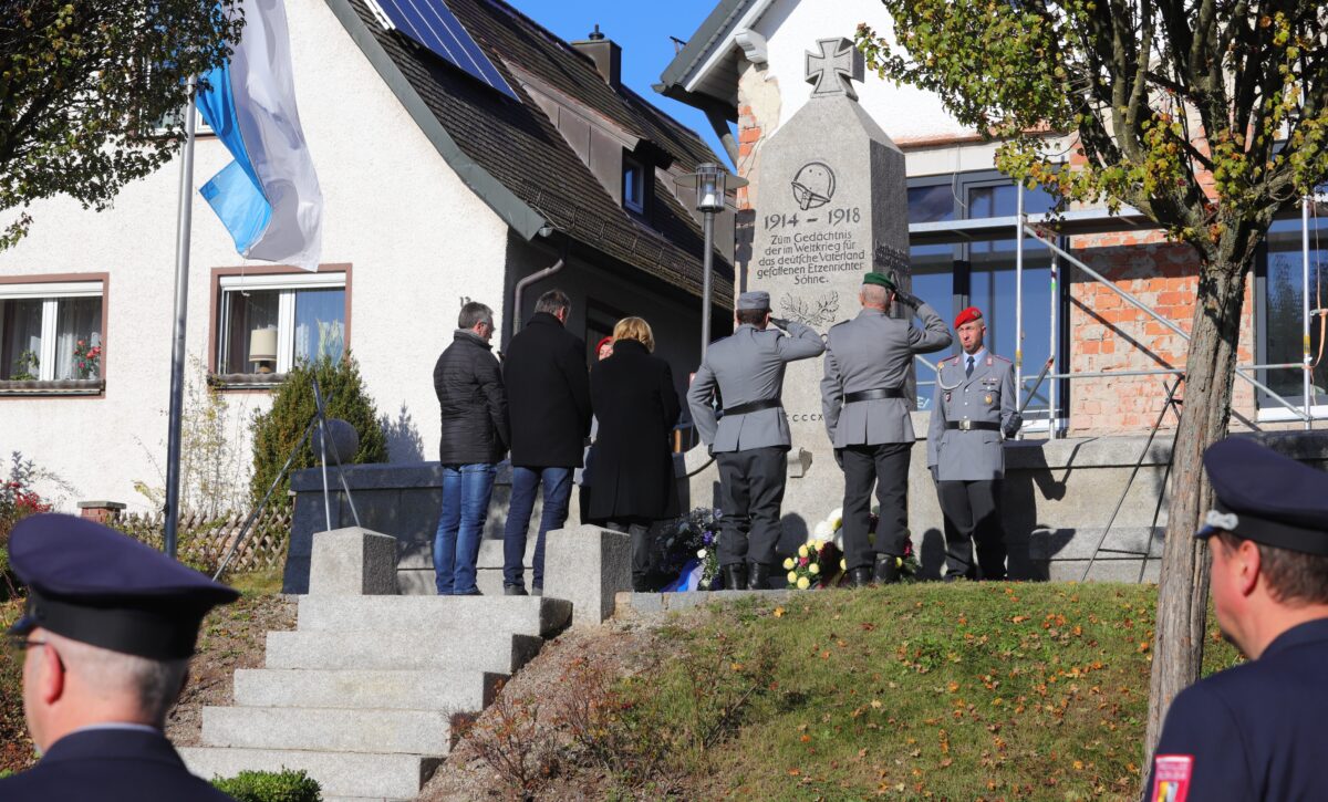 Volkstrauertag stand unter dem Einfluss der aktuellen Geschehnisse
