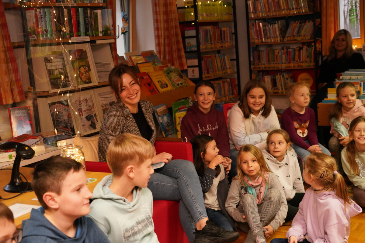 Bundesweiter Vorlesetag: Waldthurner Kinder murmelten sich gemeinsam in der Bücherei ein