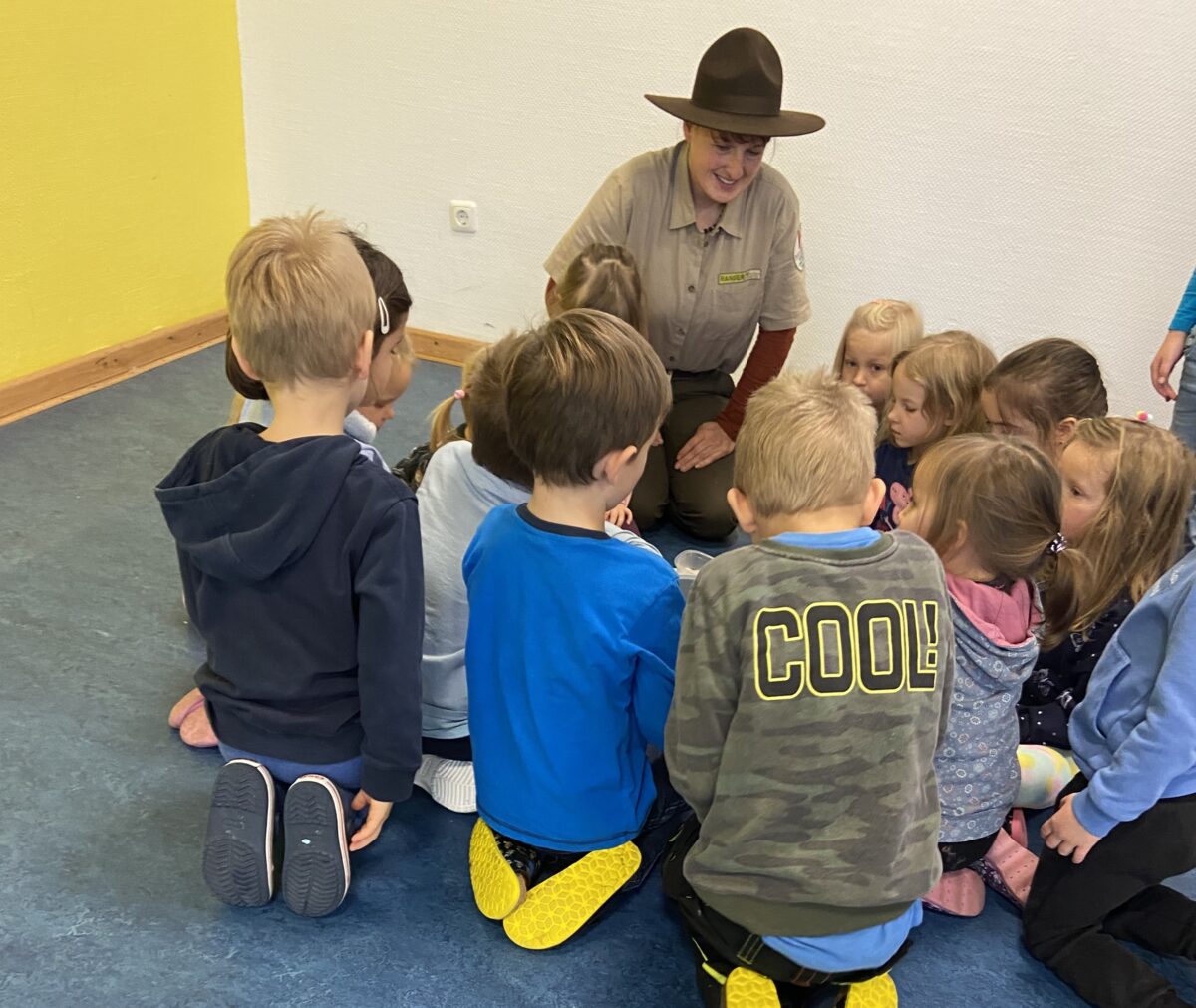 Geopark-Rangerin entführt Kinder in die Welt der Steine, Mineralien und Fossilien