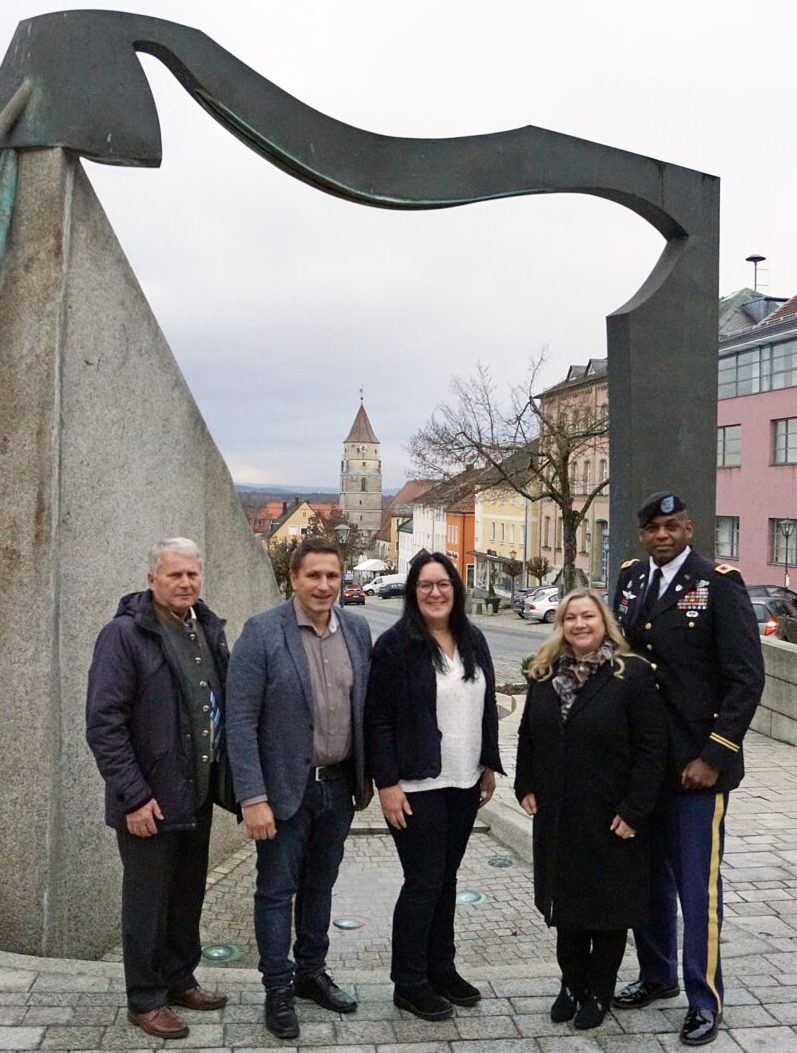 Neuer Kommandeur besucht das Eschenbacher Rathaus