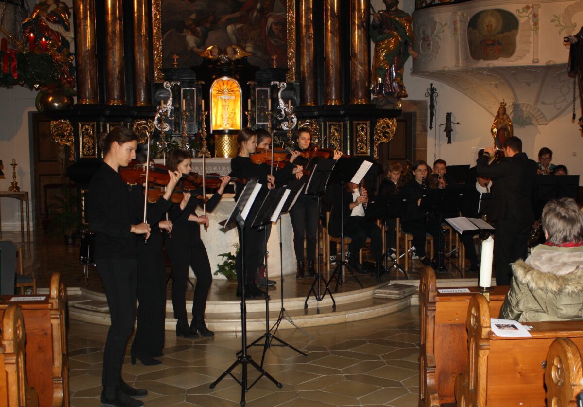 Adventskonzert der Musikschule: Wuchtig und besinnlich, klassisch und modern