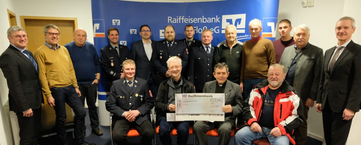 Ein Geschenk zum Jahresende: Raiffeisenbank spendet an Vereine