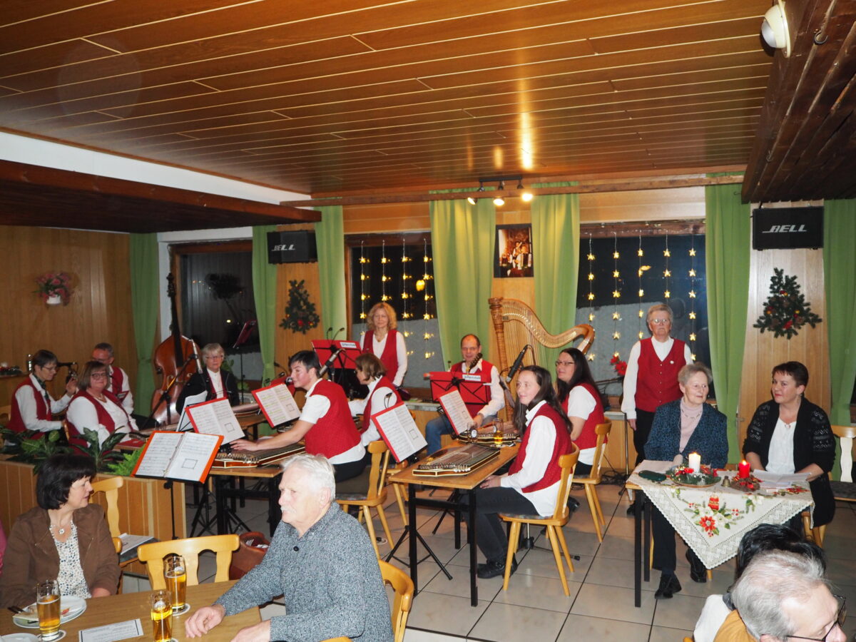 Gemütlich und besinnlich beim Hutza-Abend in Neustadt