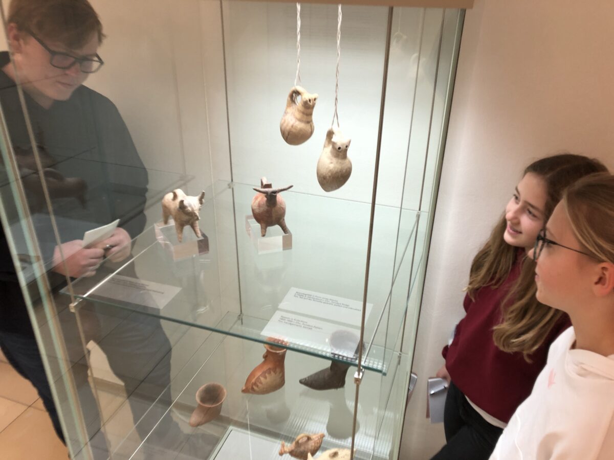 Von Kindern für Kinder: Weihnachtsführung im Keramik-Museum