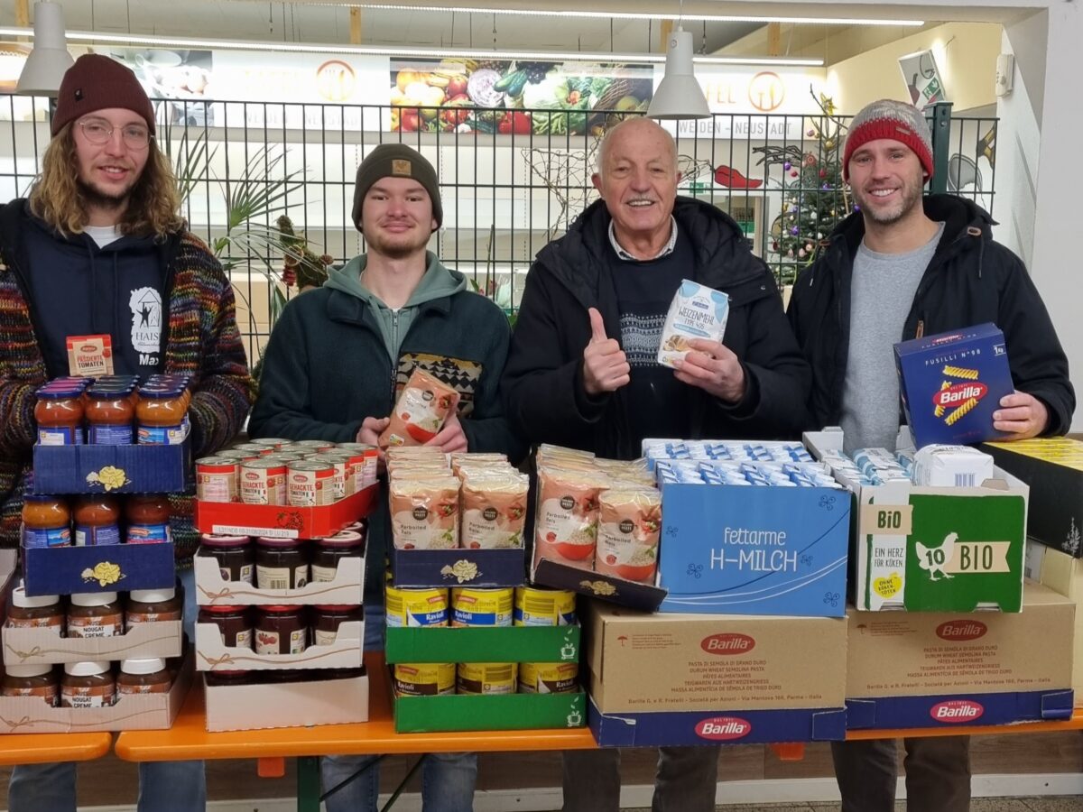 Förderverein und Jugendverein „Haisl“ spenden an Weidener Tafel