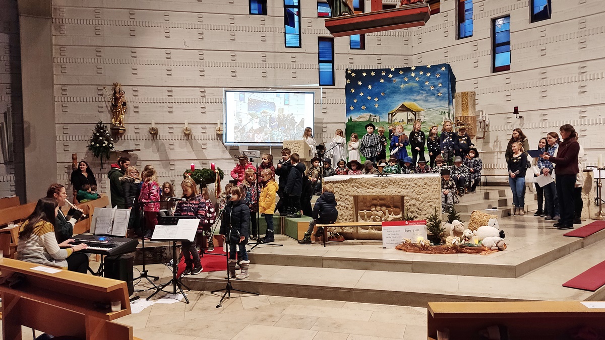 Viel Liebe und Engagement: Kinderhaus feiert mit Adventsliedern und Krippenspiel