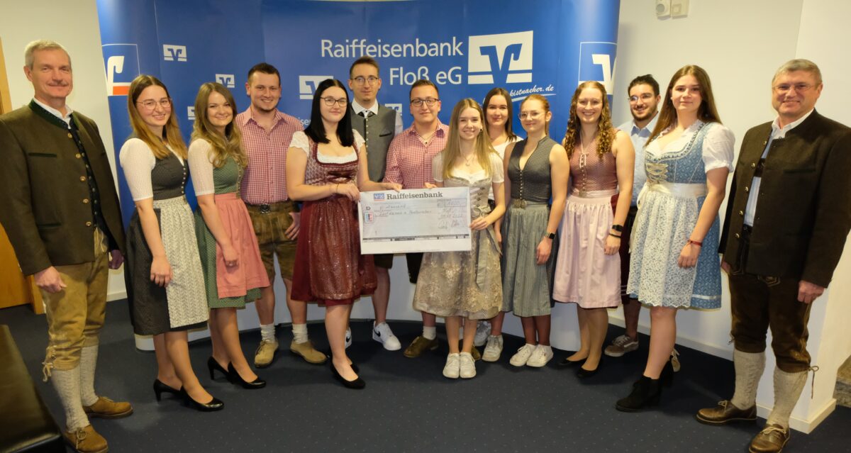 Flosser Raiffeisenbank spendet an Festdamen und Festburschen