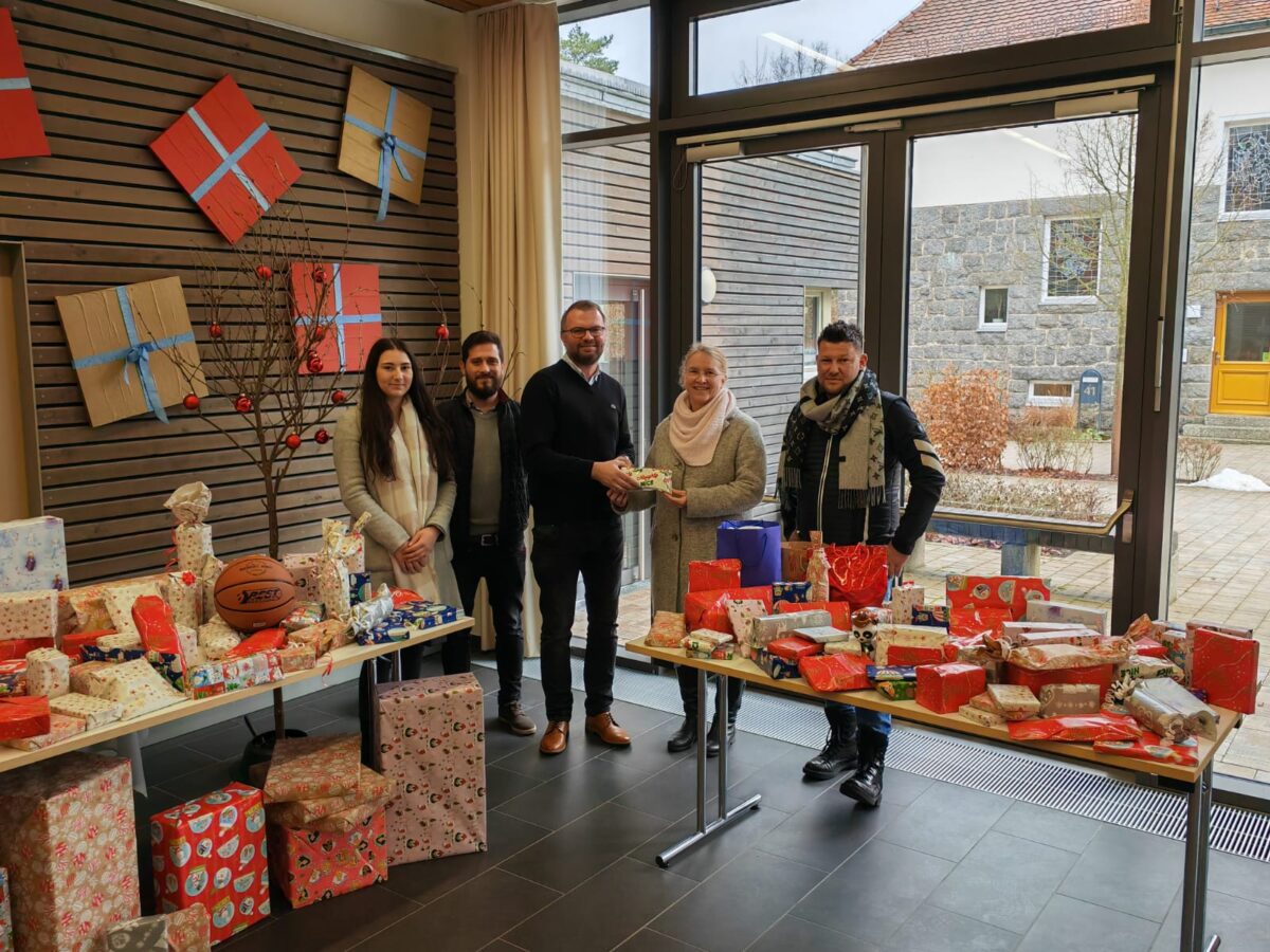 Die Weihnachtswichtel waren unterwegs: Spenden an Kinder