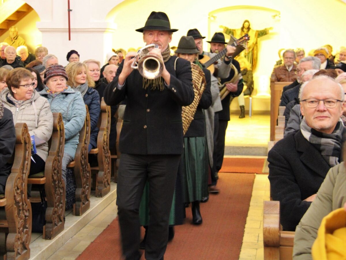 Alpenländische Adventsmusik erreicht die Herzen der Zuhörer