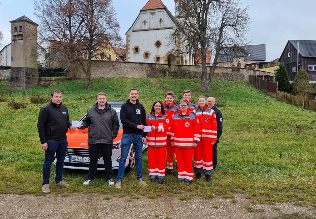 Stammtisch spendet an die Ehrenamtlichen