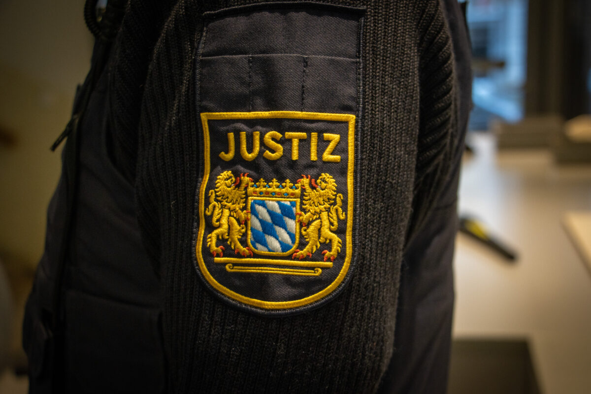 Notfalleinsatz eskaliert: „Ich zerleg‘ eich wie a Sau“