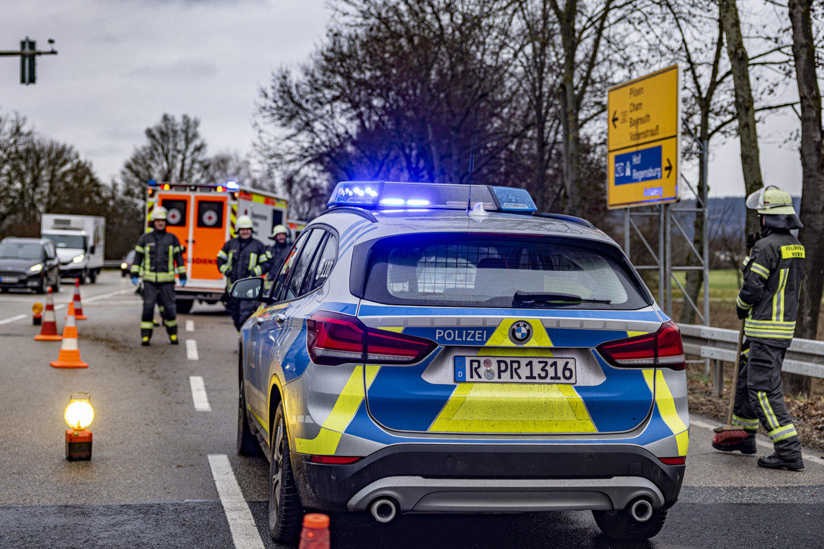 Schwerer Unfall in Nittenau fordert fünf Verletzte