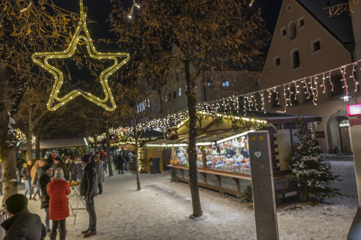 Betonpoller und Präsenz sichern Christkindlmarkt in Weiden