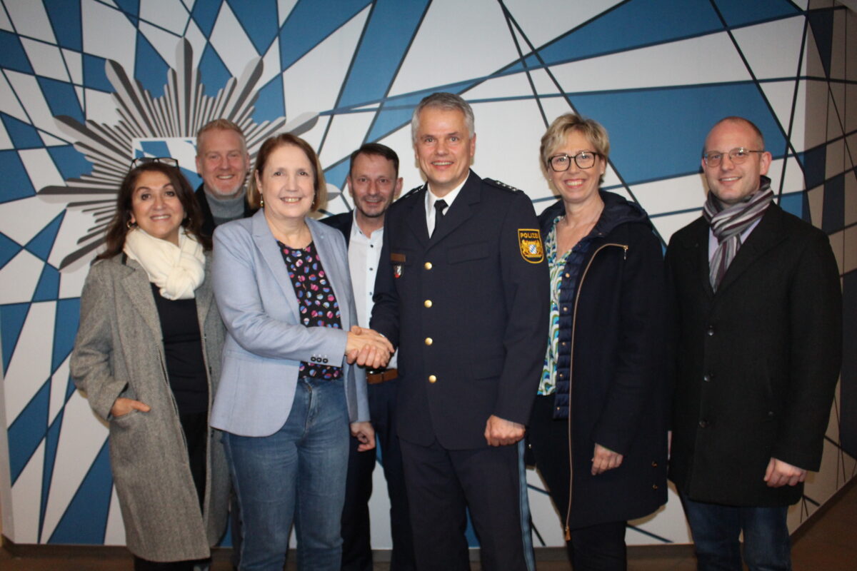 Genossen sagen der Polizei „Danke“