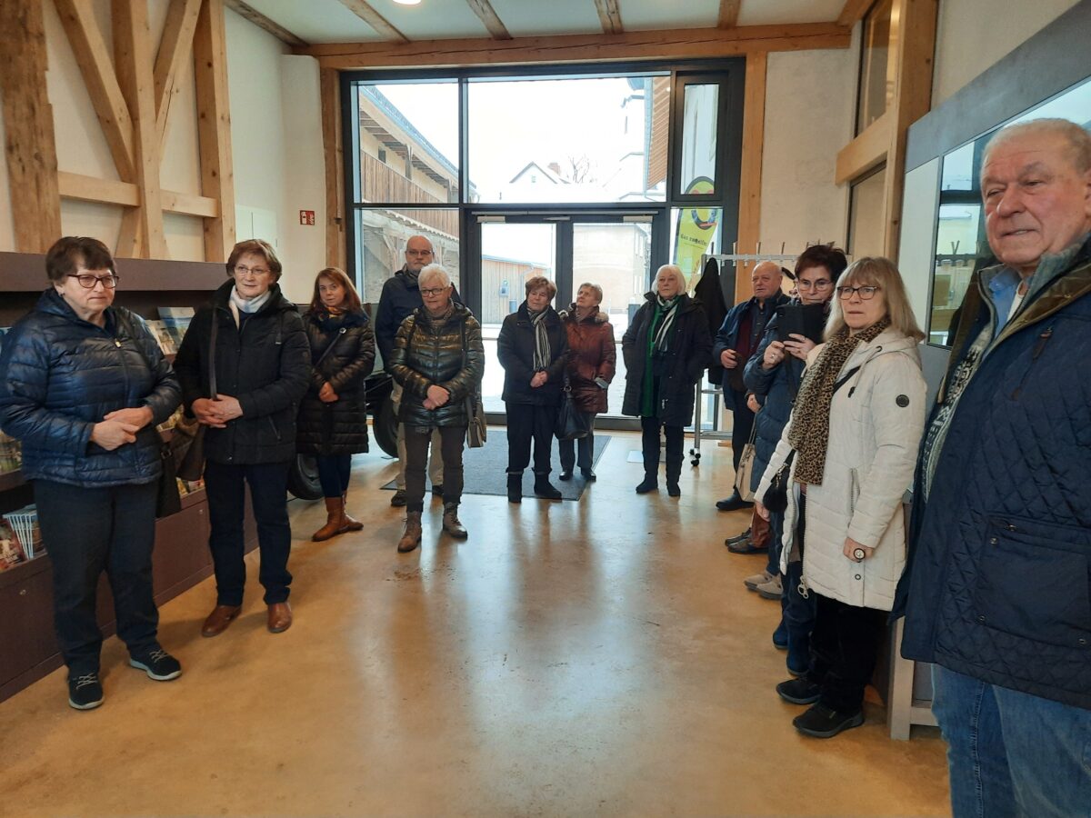 Bei „Resl“ zu Besuch: Senioren fahren nach Konnersreuth