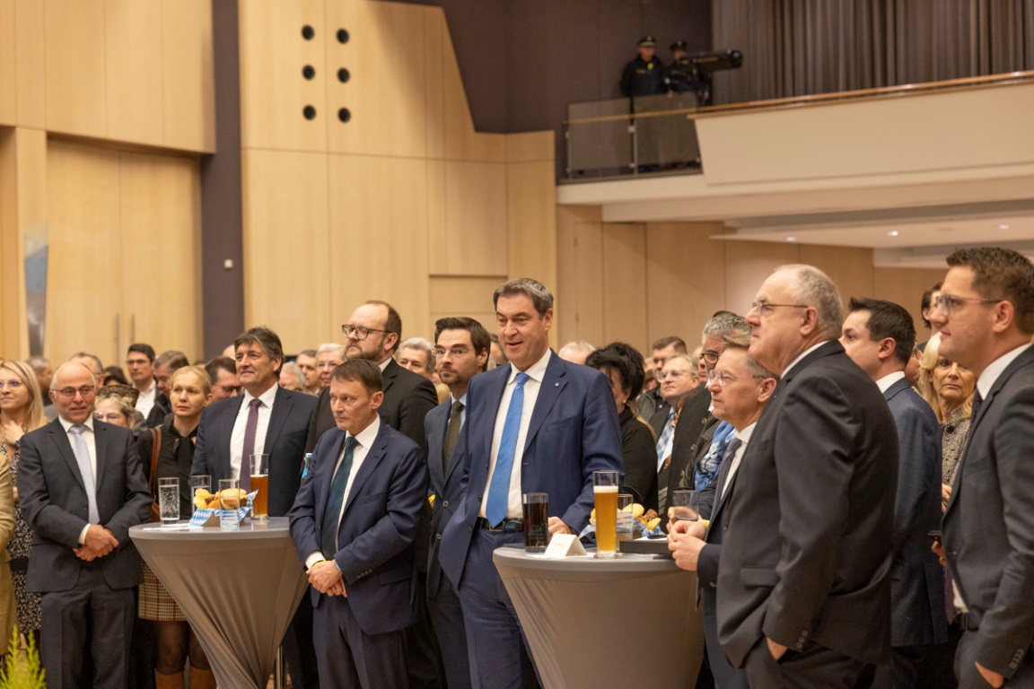 Markus Söder sorgt für Nibelungen-Hallen-Atmosphäre in Weiden