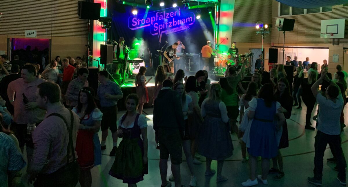 Feiern und abrocken beim Starkbierfest mit den „Spitzbuam“