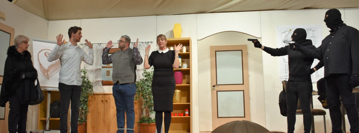 Theatergruppe Grafenwöhr: Nicht todernst, sondern lustig