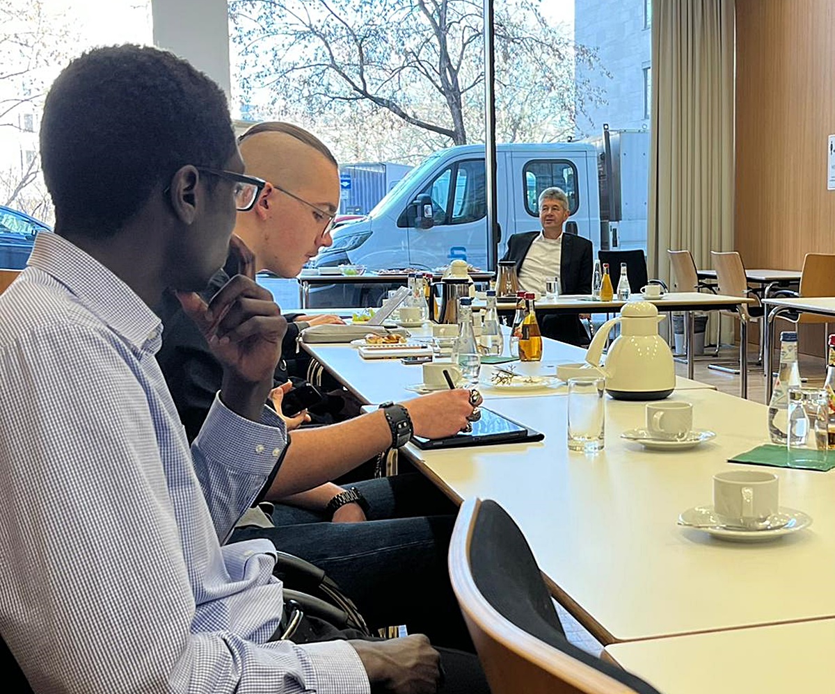 Eschenbacher Schülersprecher zum Frühstück beim Kultusminister in München