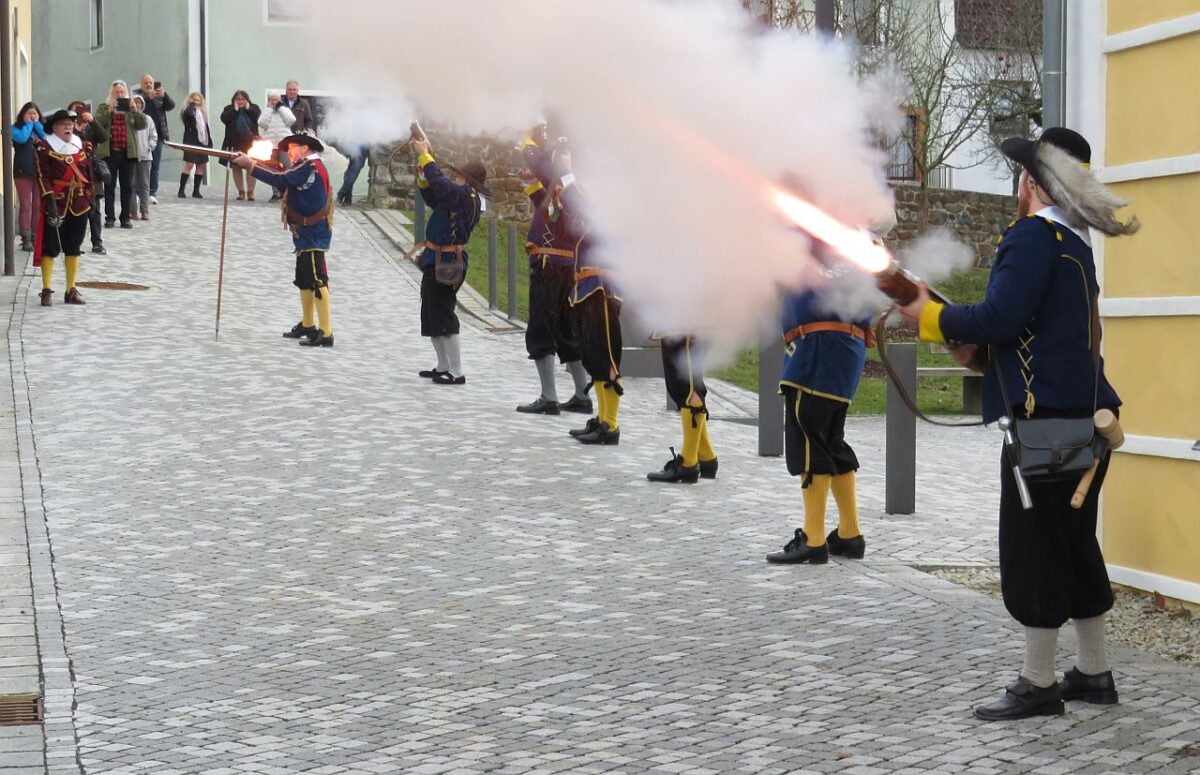 Tradition in Parkstein: Das neue Jahr lautstark begrüßt