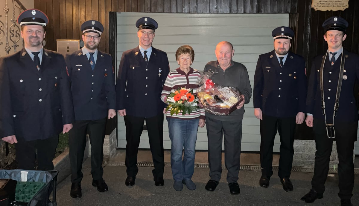 Zum 80. ein Korb voll Lob und Dank für einen Feuerwehrmann mit Leib und Seele