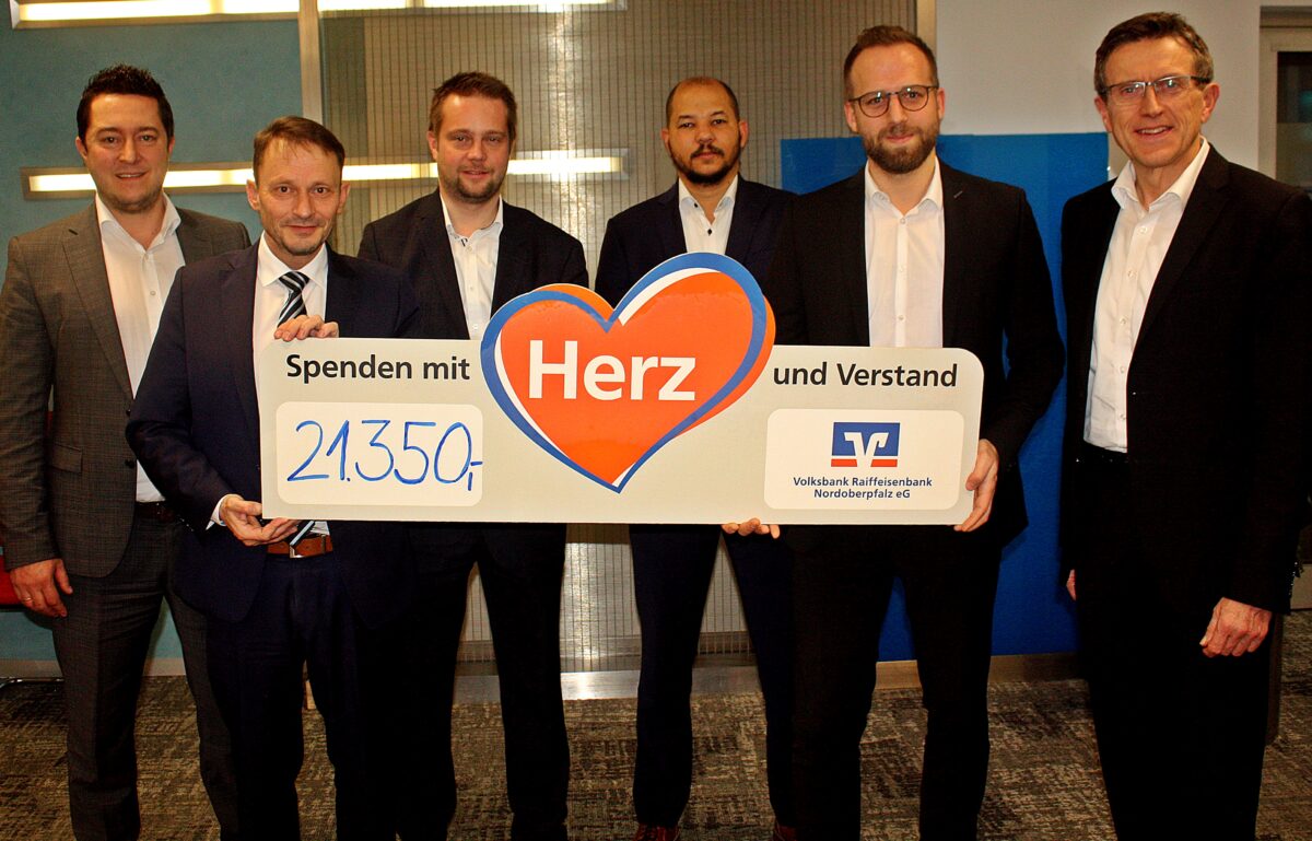 21.350 Euro aus dem Gewinnspartopf als Spenden verteilt