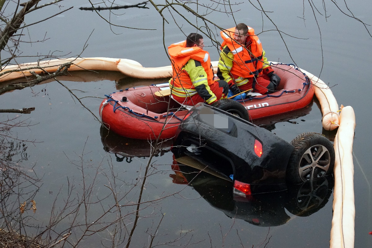 Auto landete beim Kiesi-Beach im Wasser