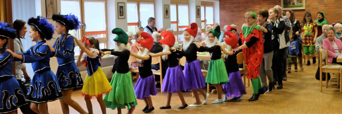 Minigarde und Büttenrede: Volles Haus mit guter Faschingsstimmung