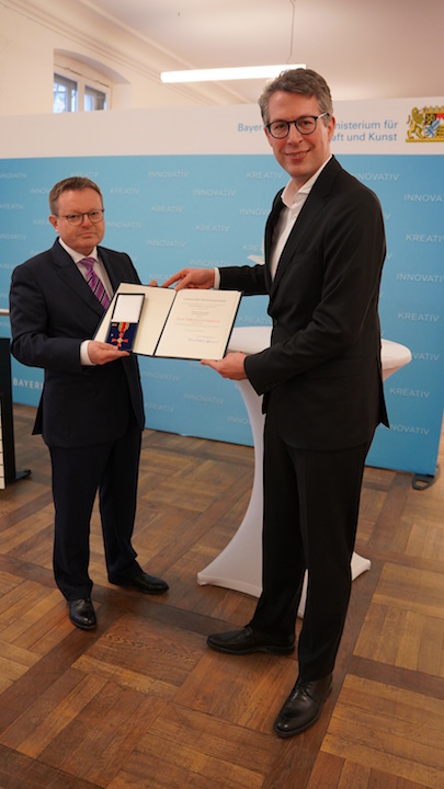 Bundesverdienstkreuz für den früheren OTH-Präsidenten