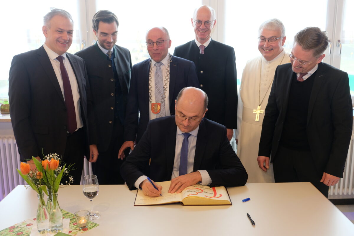 Viel Hoffnung auf Weichenstellungen in Speinshart beim Lichtmessempfang