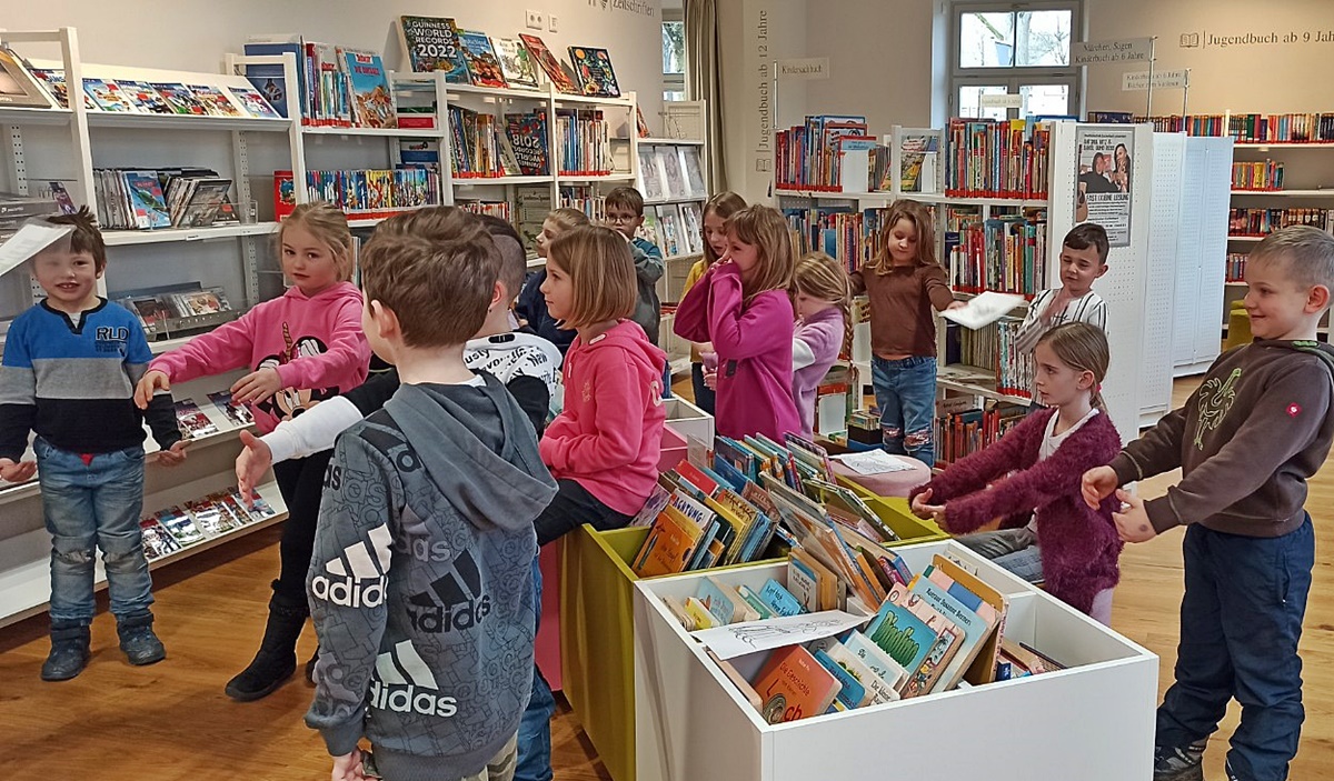 „Bücherverstecker“: Erstklässler erkunden Geheimnisse der Stadtbibliothek
