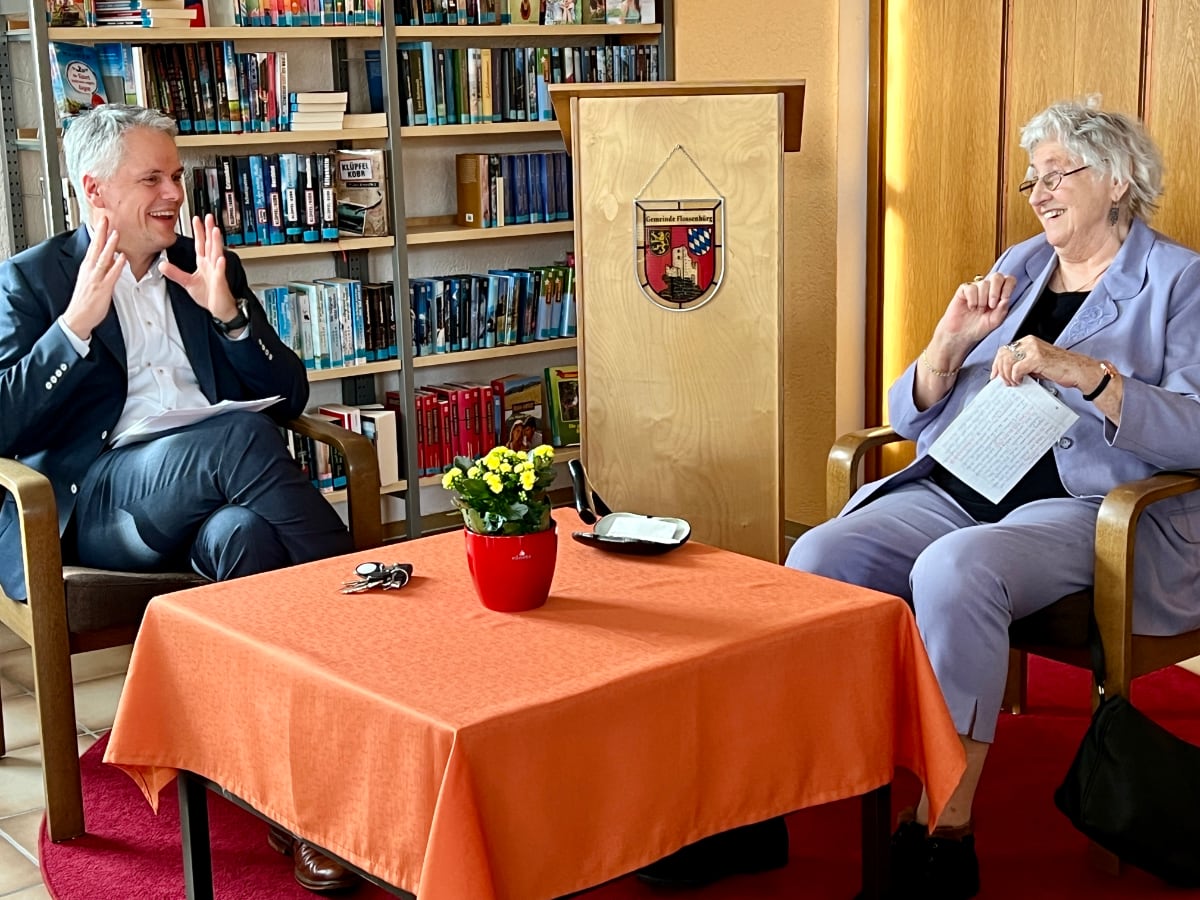 Gemeinde Flossenbürg verleiht Elfriede Stich die Bürgermedaille