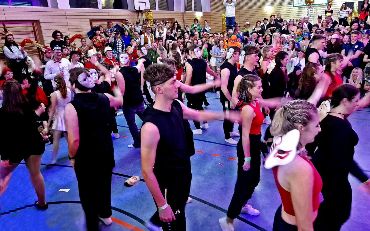 Beim Rosenmontagsball des FC Luhe Markt brannte die Hütte