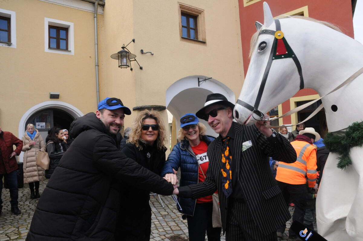 Die Schimmelversteigerung – ein schöner Brauch am Rosenmontag