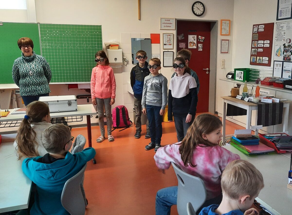 Praxisnaher Unterricht: Thema Sehbehinderung selbst erleben