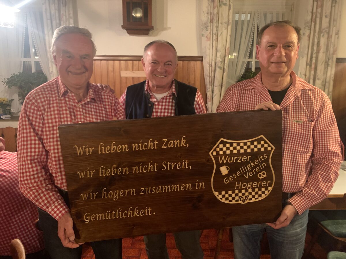 Herzenswunsch: Mitglied überrascht mit neuer Vereinstafel