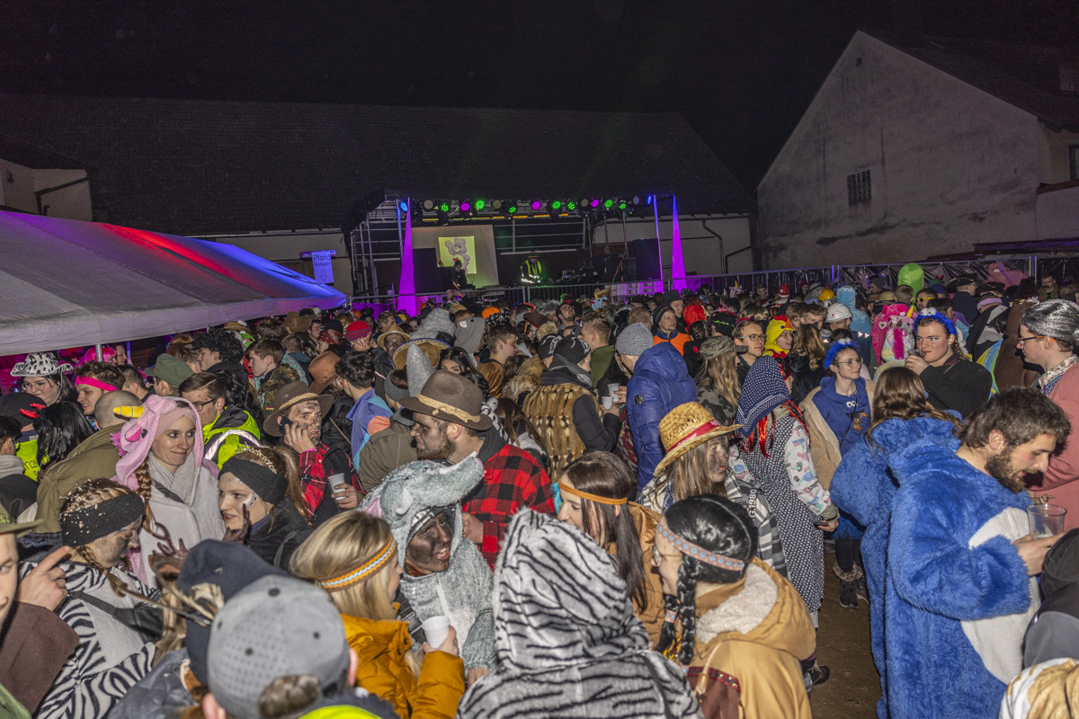 Weiberfasching in Moosbach: 51-Jähriger betitelt Security als „Nazis“