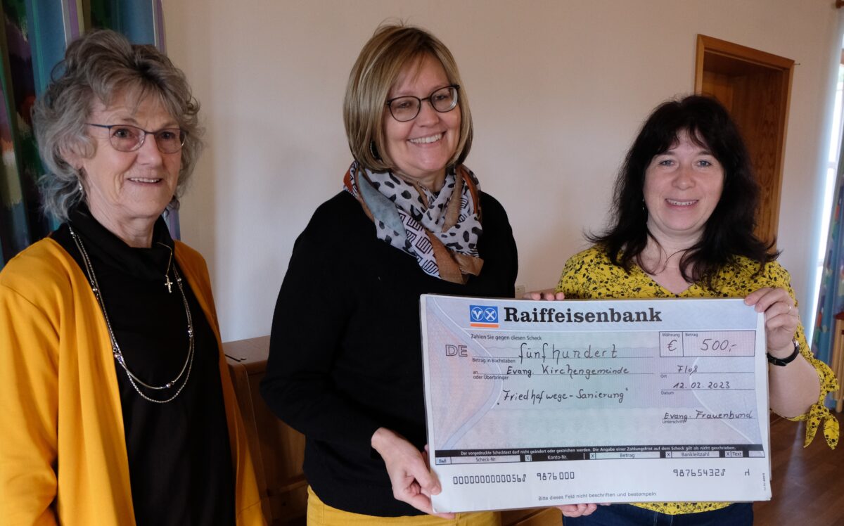 Flosser Frauenbund spendet für Friedhofswege