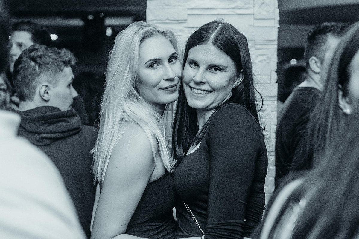 Bildergalerie: Feiern bei der Blackedout Party in Weiden