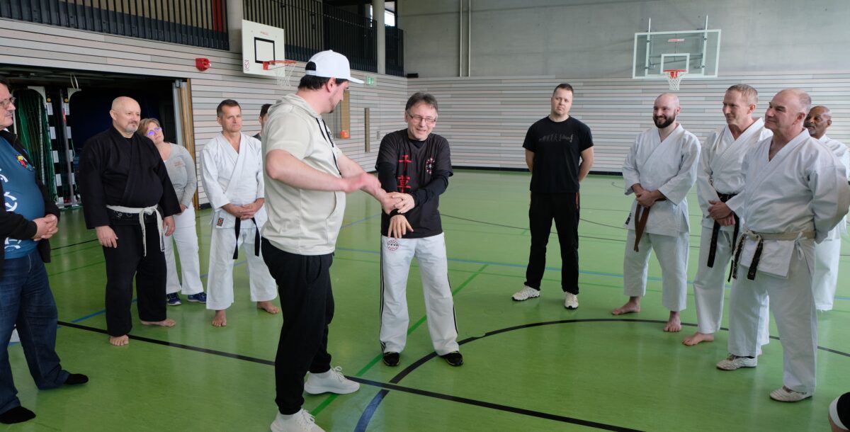 Erstmals Kampfkunst in der Flosser Turnhalle
