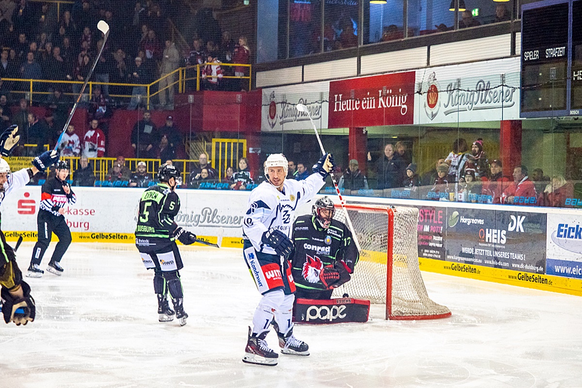 Play-off: Blue Devils entscheiden Eishockey-Krimi für sich
