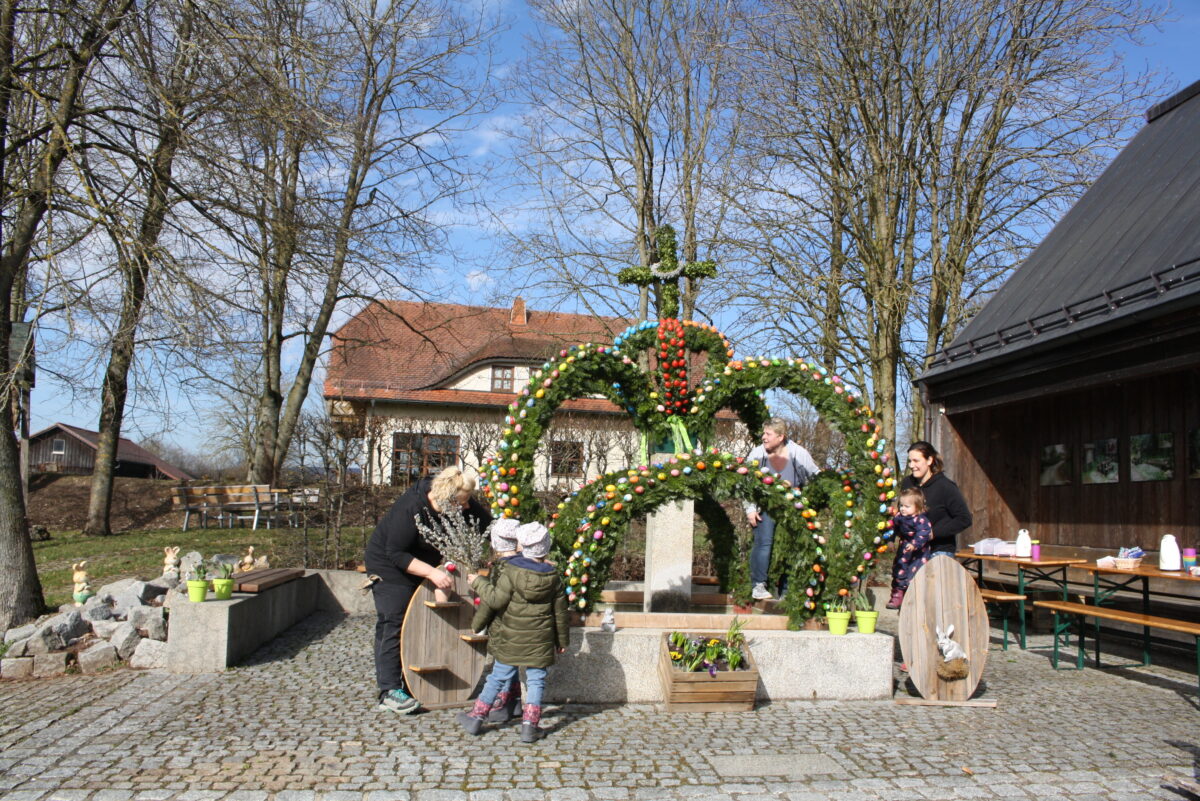 Osterbrunnen krönt Frühlingsanfang