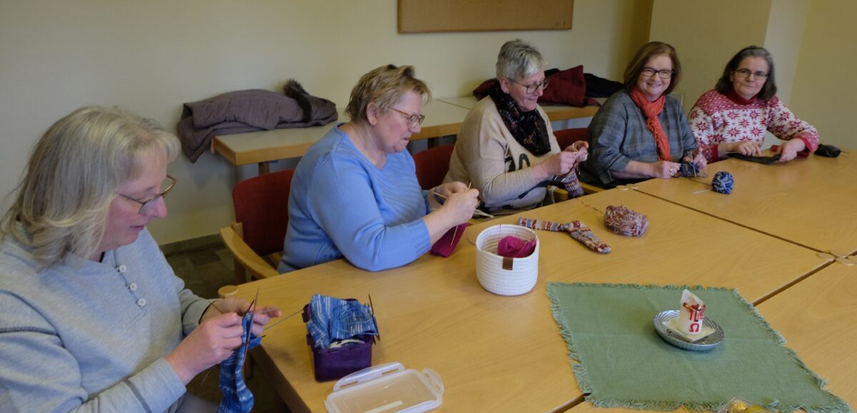 Flosser Frauen bringen Sockenstricken wieder in Mode