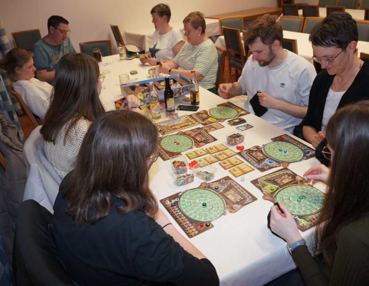 Spiel, Spaß und Sieg in der Dorfspielhöhle