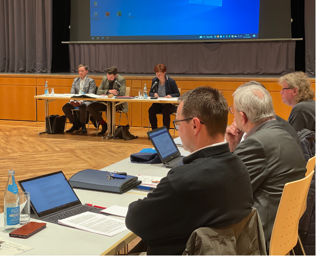 Wegen Zuhörerandrang: Neustädter Stadtrat muss in die Stadthalle ausweichen